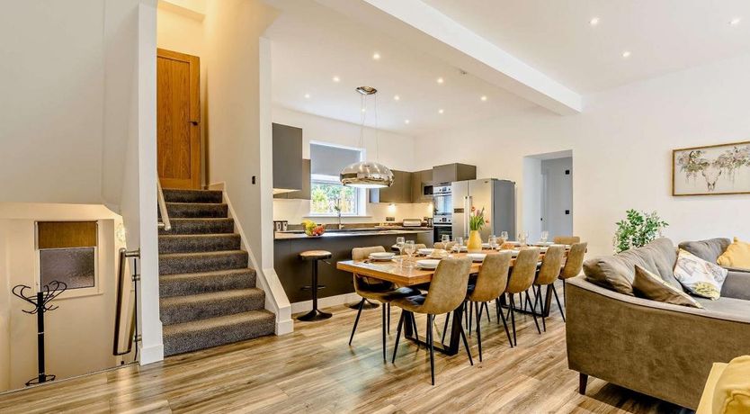 Photo of 6 Bed in Ilfracombe