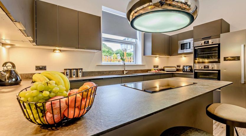 Photo of 6 Bed in Ilfracombe