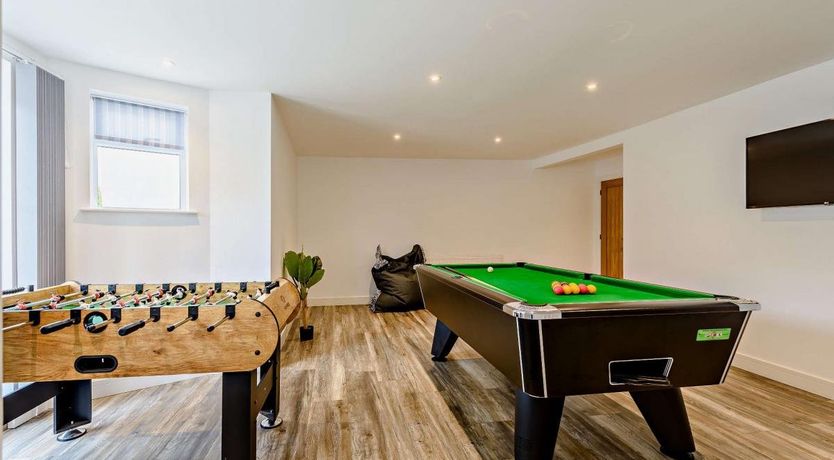 Photo of 6 Bed in Ilfracombe