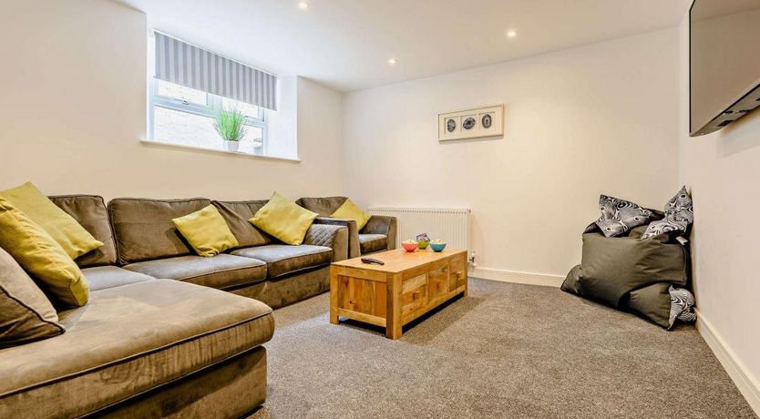 Photo of 6 Bed in Ilfracombe