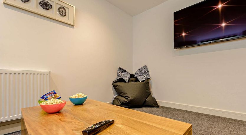 Photo of 6 Bed in Ilfracombe