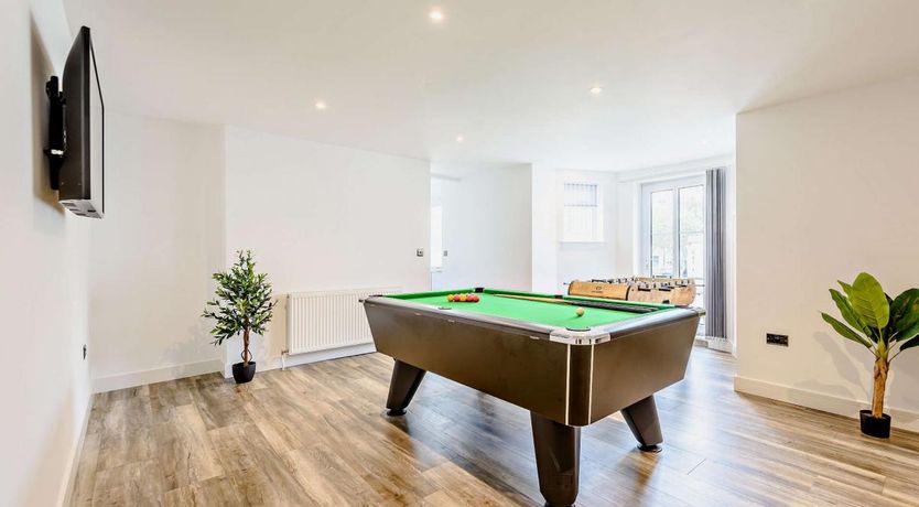 Photo of 6 Bed in Ilfracombe