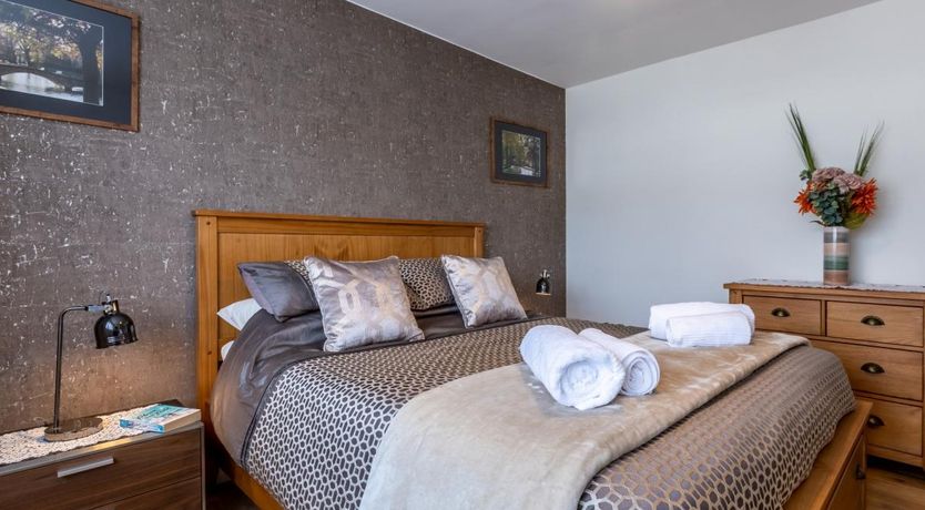 Photo of 2 Bed in Bourton-on-the-Water