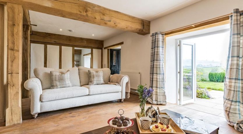 Photo of 6 Bed in Cadeleigh