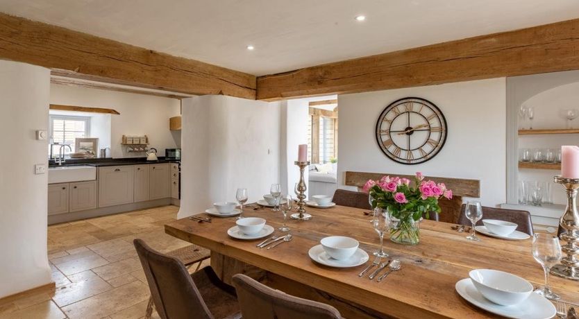 Photo of 6 Bed in Cadeleigh