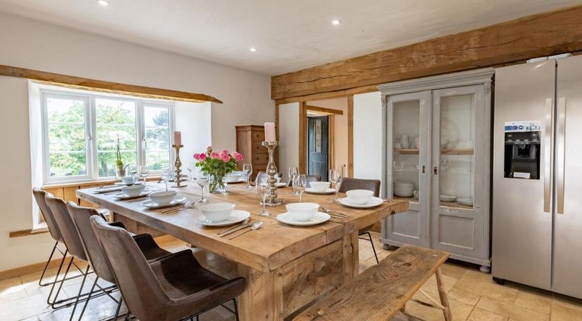 Photo of 6 Bed in Cadeleigh