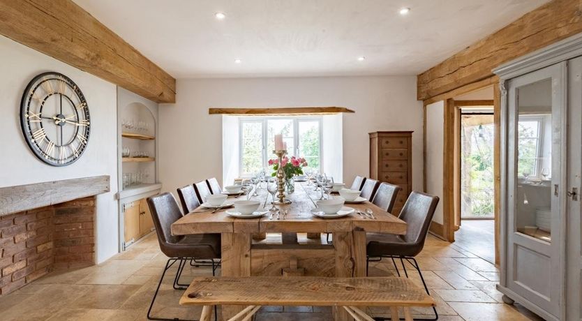 Photo of 6 Bed in Cadeleigh