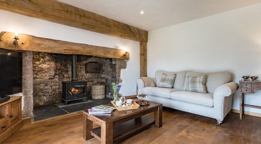 Photo of 6 Bed in Cadeleigh