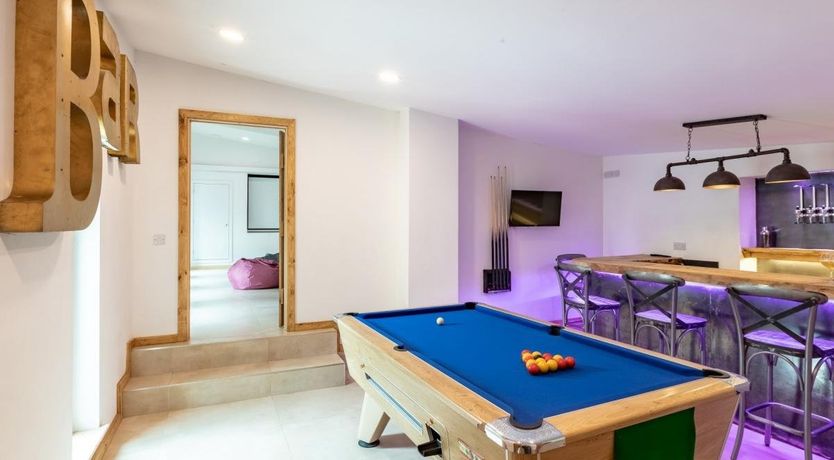 Photo of 6 Bed in Cadeleigh