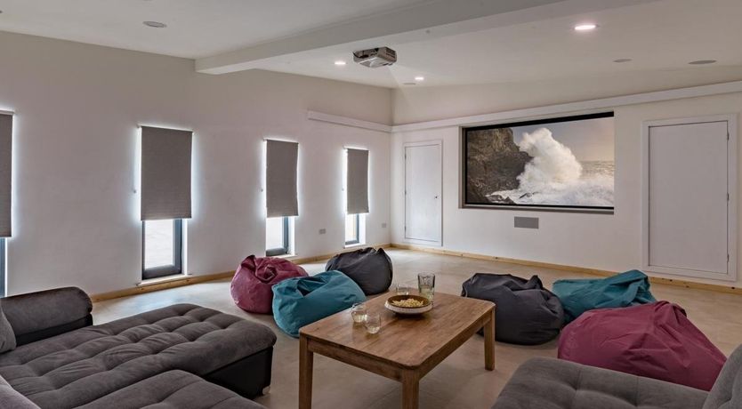 Photo of 6 Bed in Cadeleigh