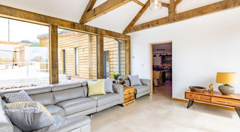 Photo of 6 Bed in Cadeleigh