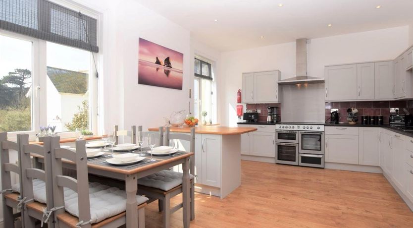 Photo of 3 Bed in Freshwater