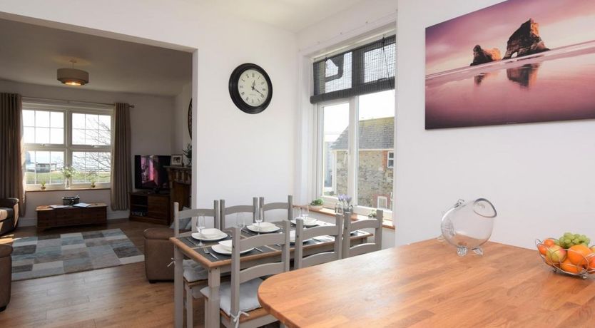 Photo of 3 Bed in Freshwater