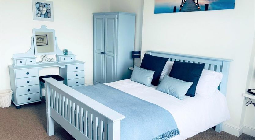 Photo of 3 Bed in Freshwater