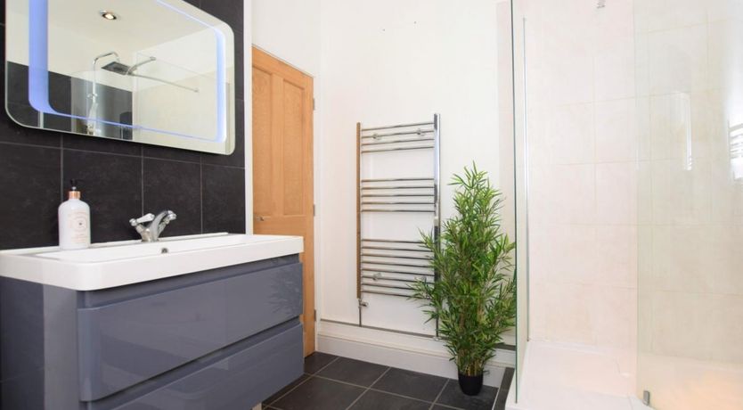 Photo of 3 Bed in Freshwater