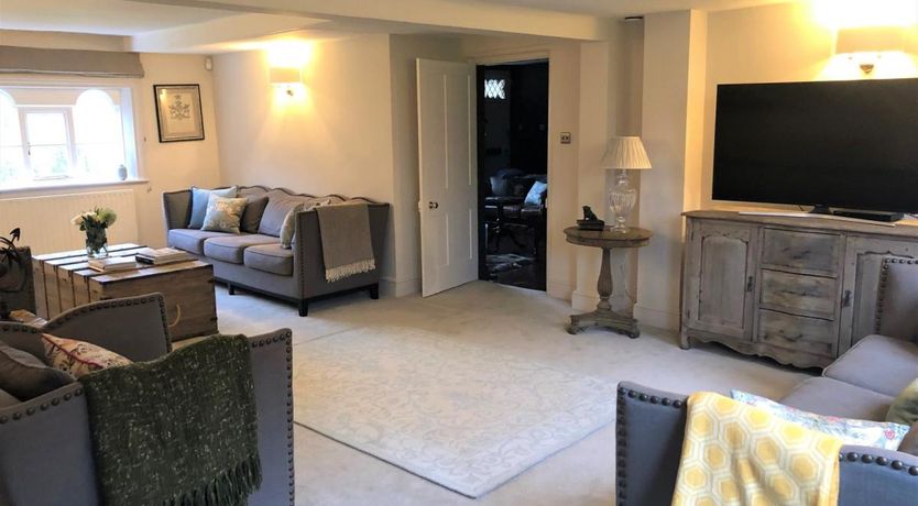 Photo of 7 Bed in Hedgerley