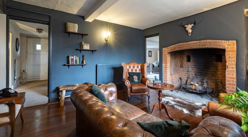 Photo of 7 Bed in Hedgerley