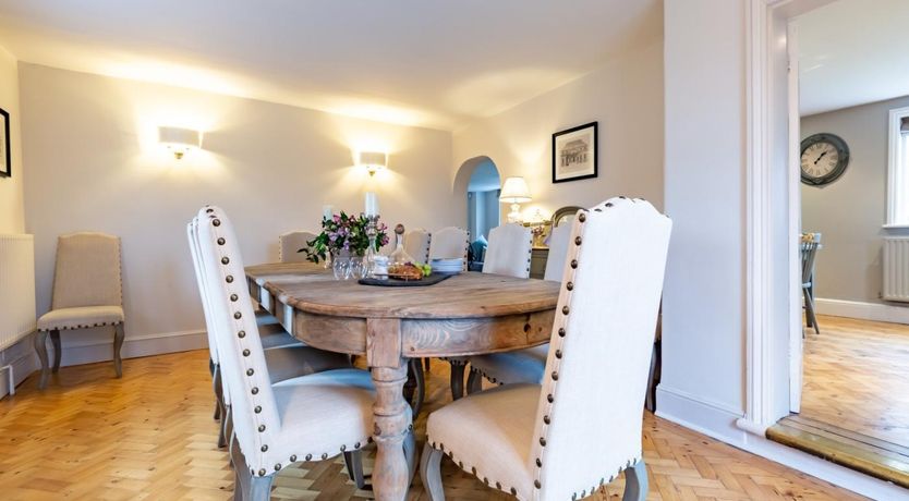 Photo of 8 Bed in Beaconsfield