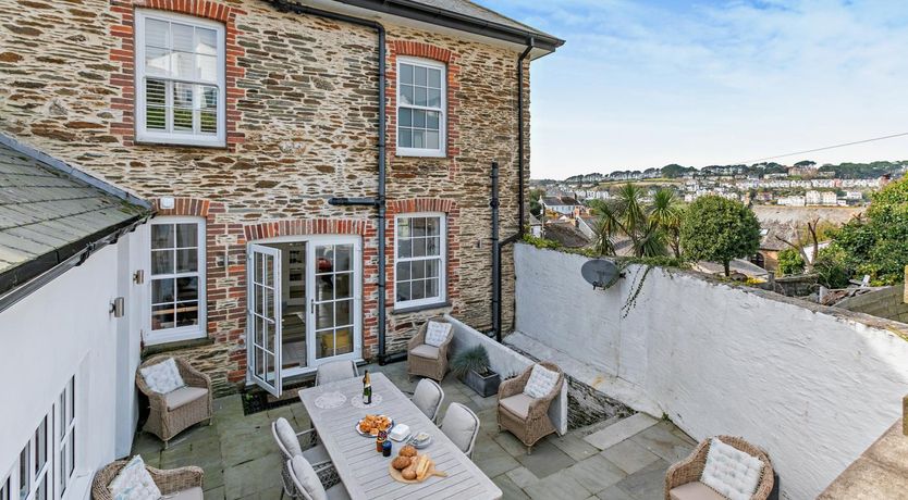 Photo of 5 Bed in Fowey