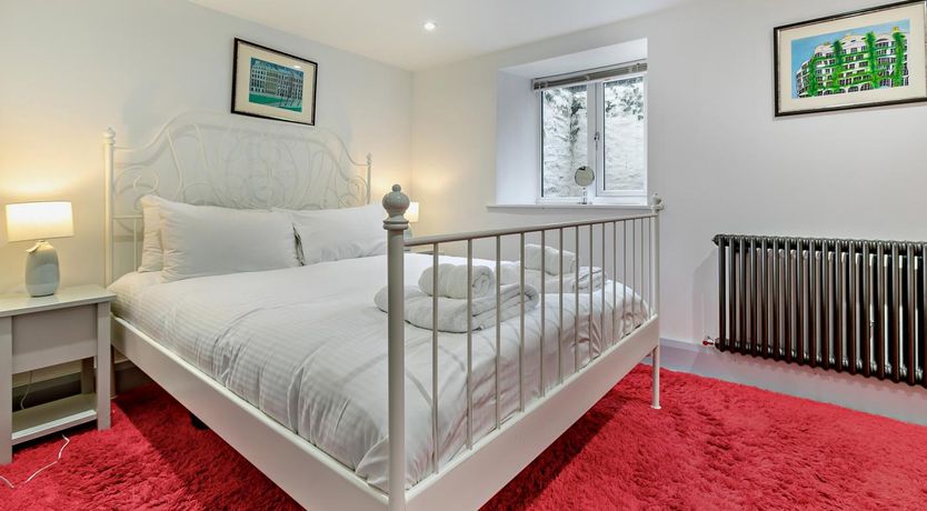 Photo of 5 Bed in Fowey