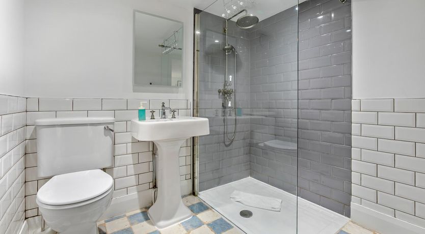 Photo of 5 Bed in Fowey