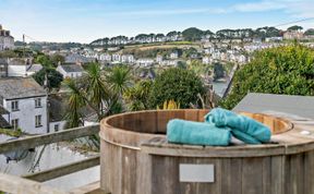 Photo of 5 Bed in Fowey