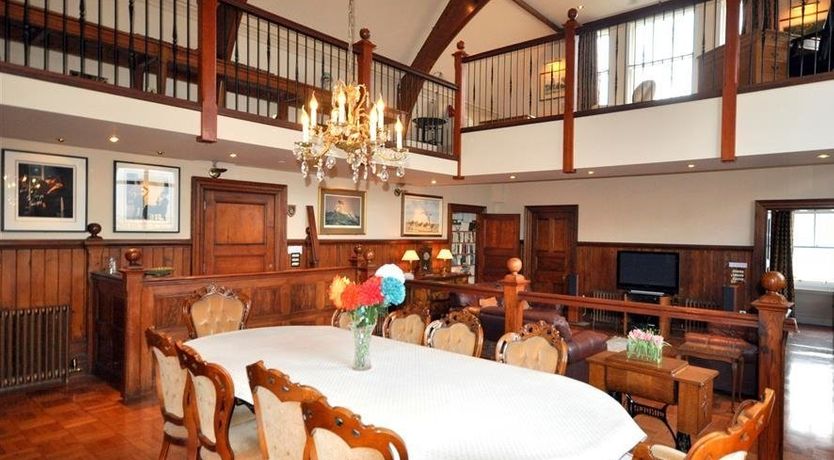 Photo of The Old Portland Courthouse