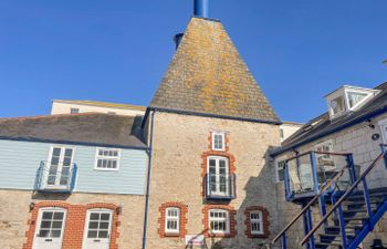 The Oast House Holiday Cottage