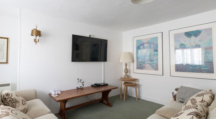 Photo of Tavern Way