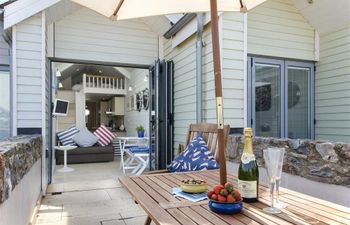 Shaldon Beach Hut 2 Holiday Cottage