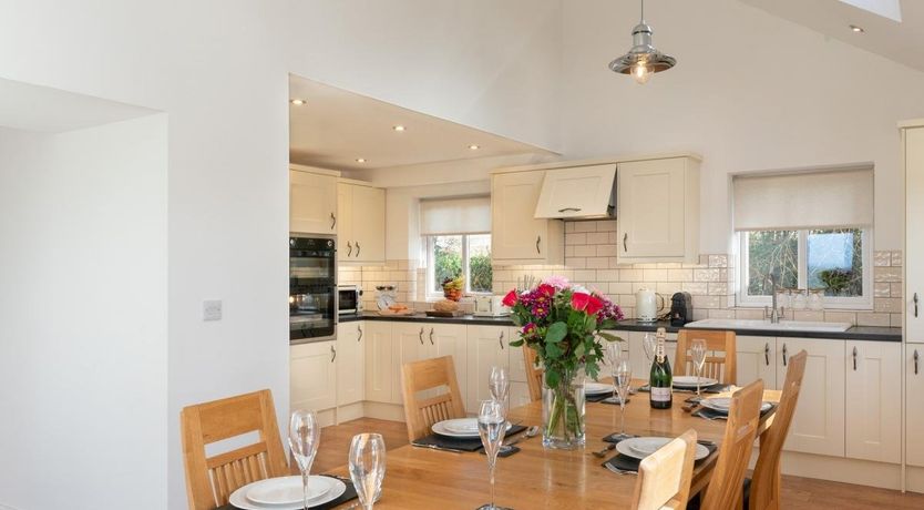 Photo of 4 Bed in Bancyffordd