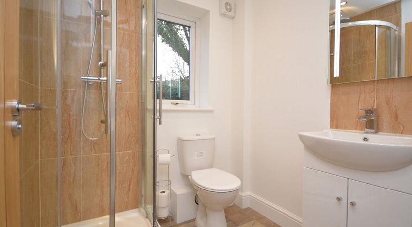 Photo of 4 Bed in Bancyffordd