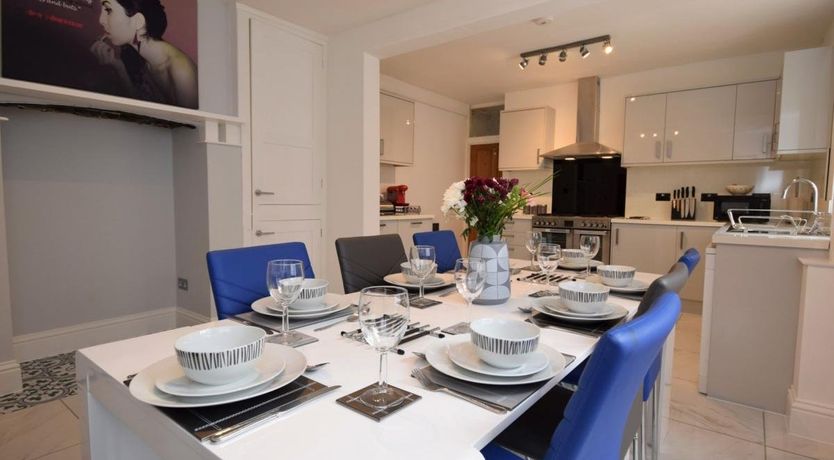 Photo of 4 Bed in Ilfracombe