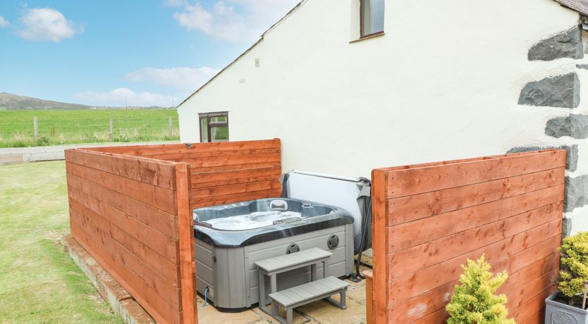 Photo of Ty Bach Ysgo