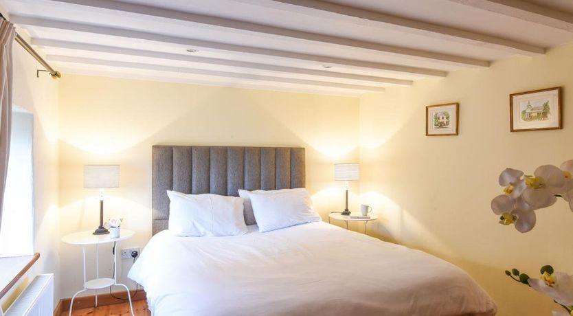 Photo of 2 Bed in Briston