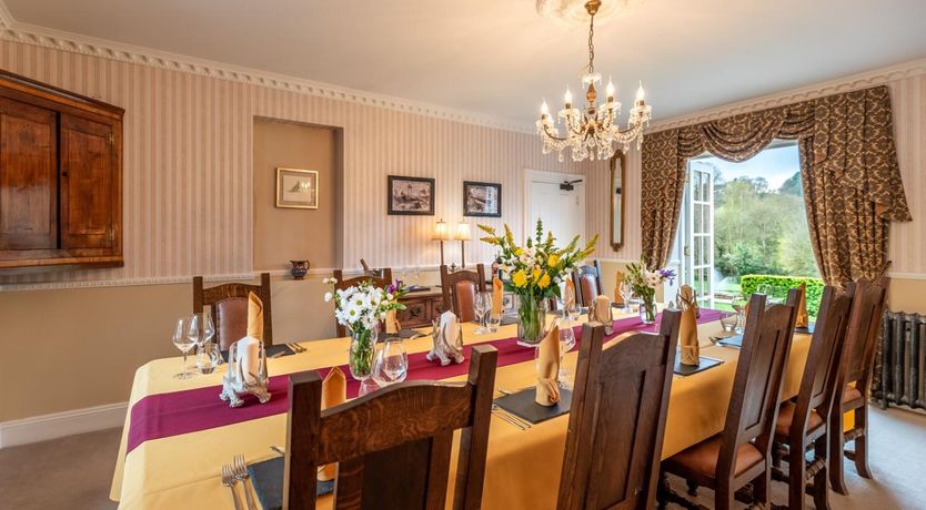 Photo of 5 Bed in Newtown