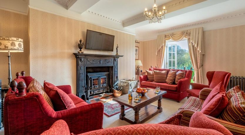 Photo of 5 Bed in Bettws Cedewain