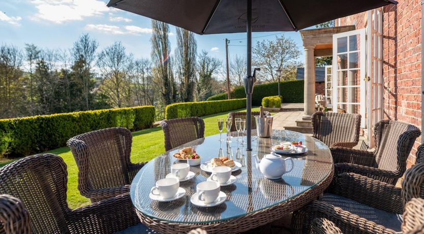 Photo of 5 Bed in Newtown