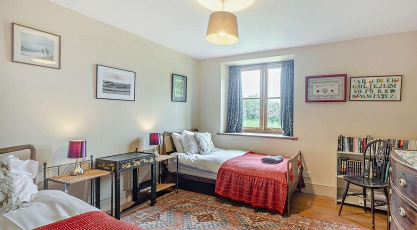 Photo of 5 Bed in Wiveton