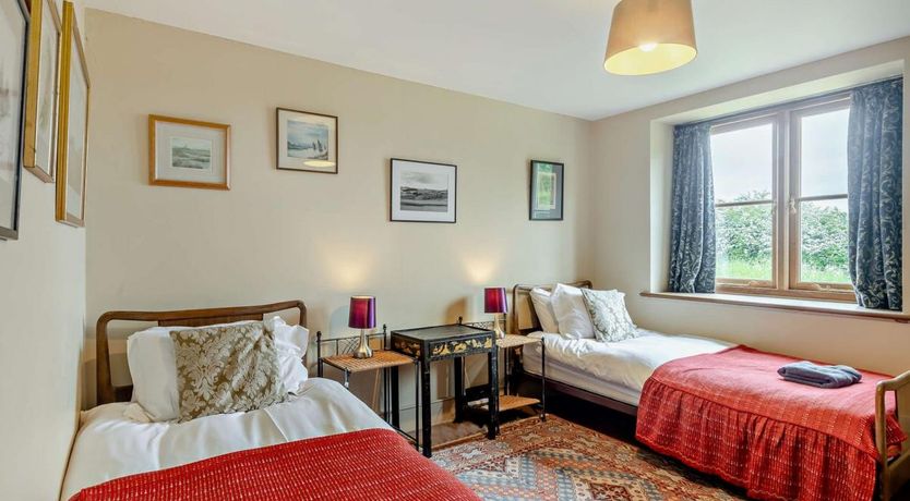 Photo of 5 Bed in Wiveton