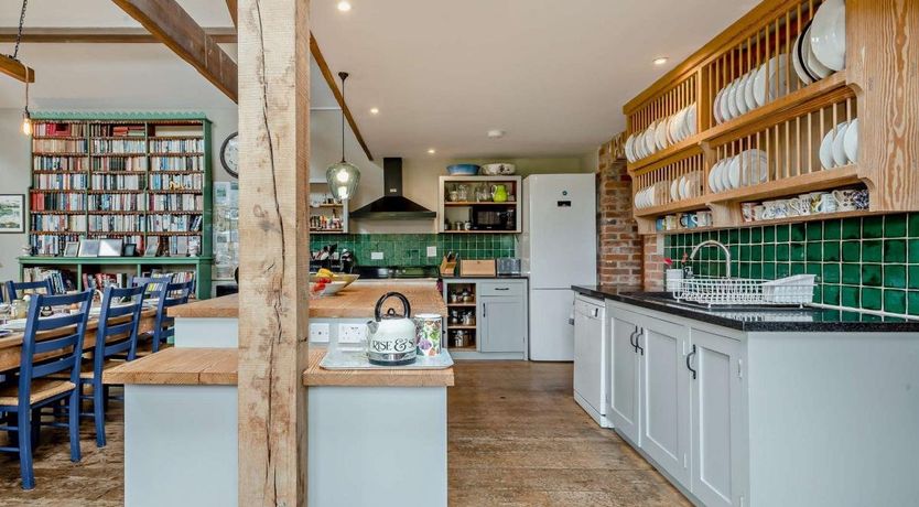 Photo of 5 Bed in Wiveton