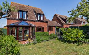 Photo of in Blakeney (KT189)