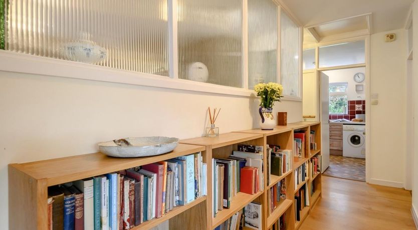 Photo of 2 Bed in Mile End