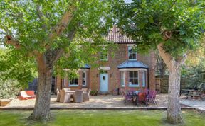 Photo of in Thornham (KT088)