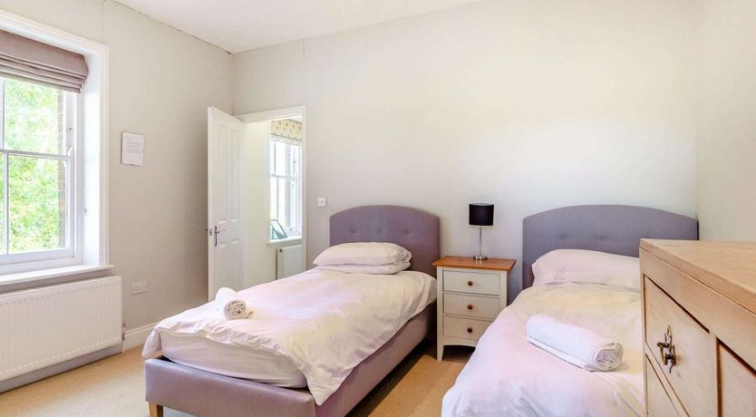 Photo of 6 Bed in Thornham