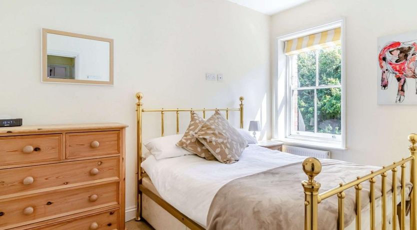 Photo of 6 Bed in Thornham