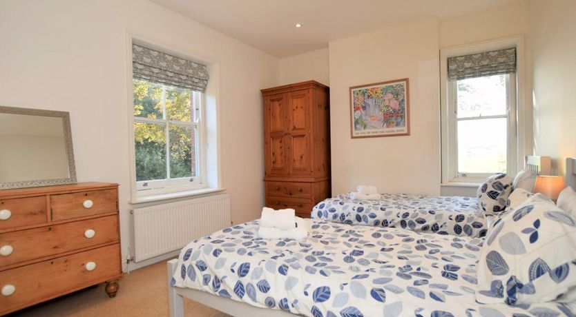 Photo of 6 Bed in Thornham