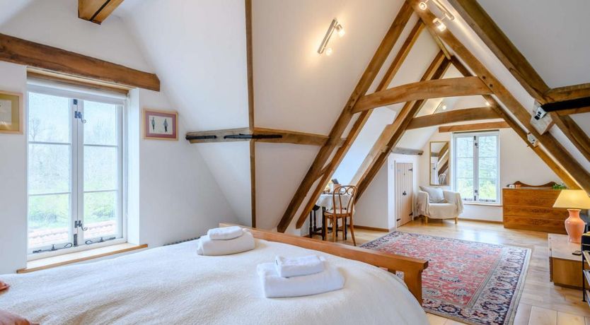 Photo of 5 Bed in Suffield