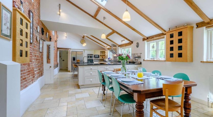 Photo of 5 Bed in Suffield