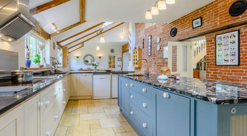 Photo of 5 Bed in Suffield